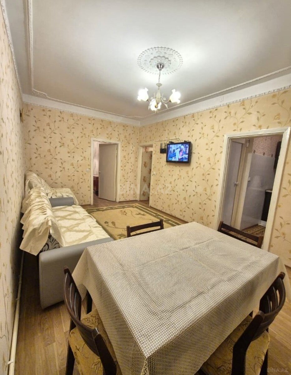2 otaqlı Köhnə tikili, Memar Əcəmi m., Bakı