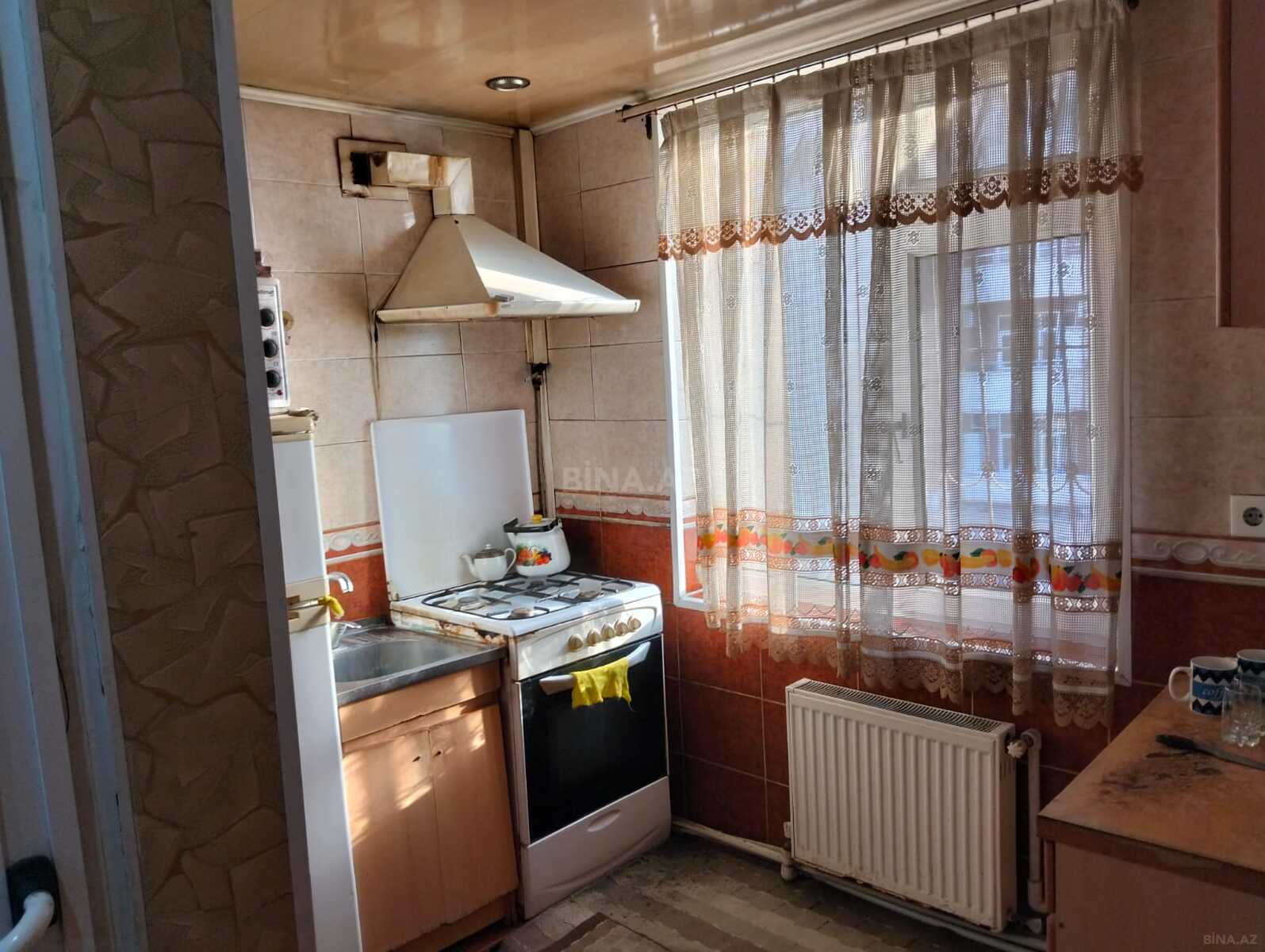3 otaqlı Köhnə tikili, Elmlər Akademiyası m., Bakı