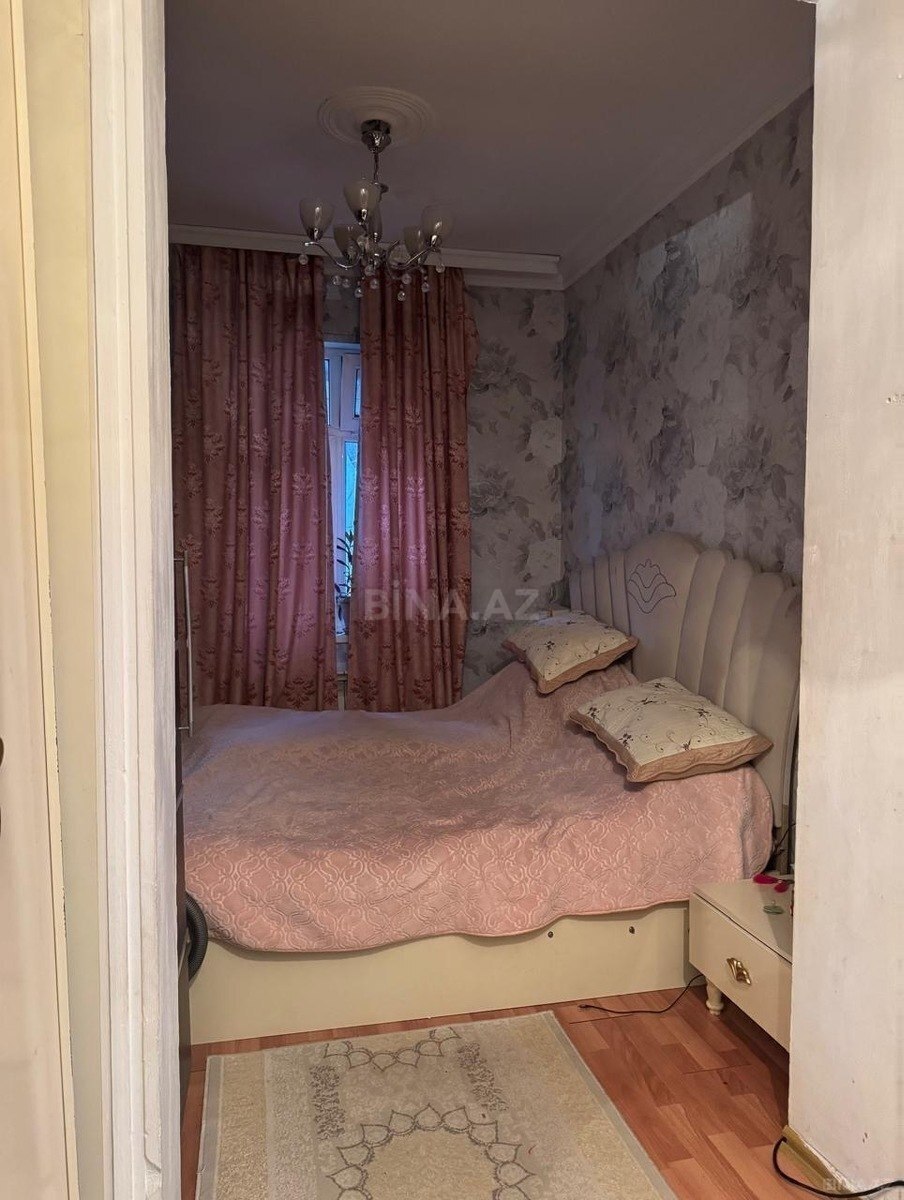 3 otaqlı Köhnə tikili, Memar Əcəmi m., Bakı