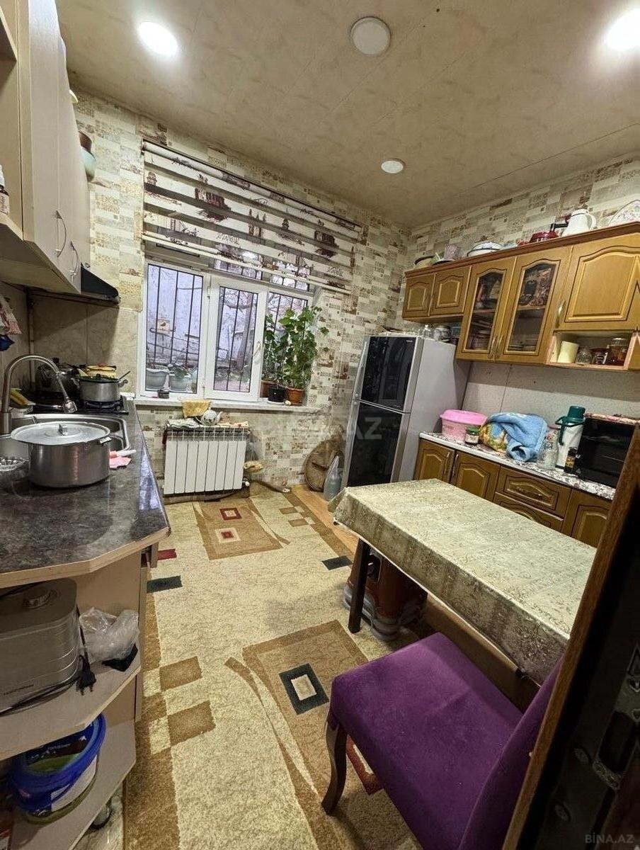 3 otaqlı Köhnə tikili, Memar Əcəmi m., Bakı