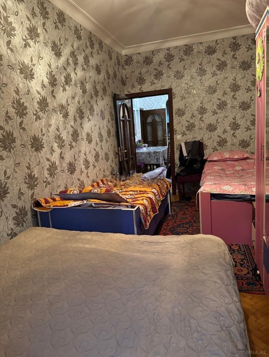3 otaqlı Köhnə tikili, Memar Əcəmi m., Bakı