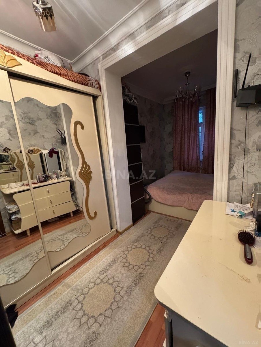 3 otaqlı Köhnə tikili, Memar Əcəmi m., Bakı