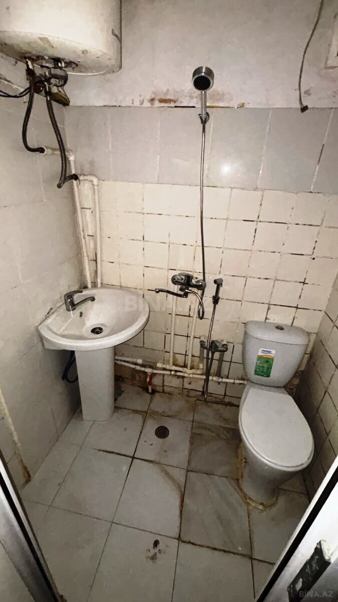 2 otaqlı Köhnə tikili, Elmlər Akademiyası m., Bakı