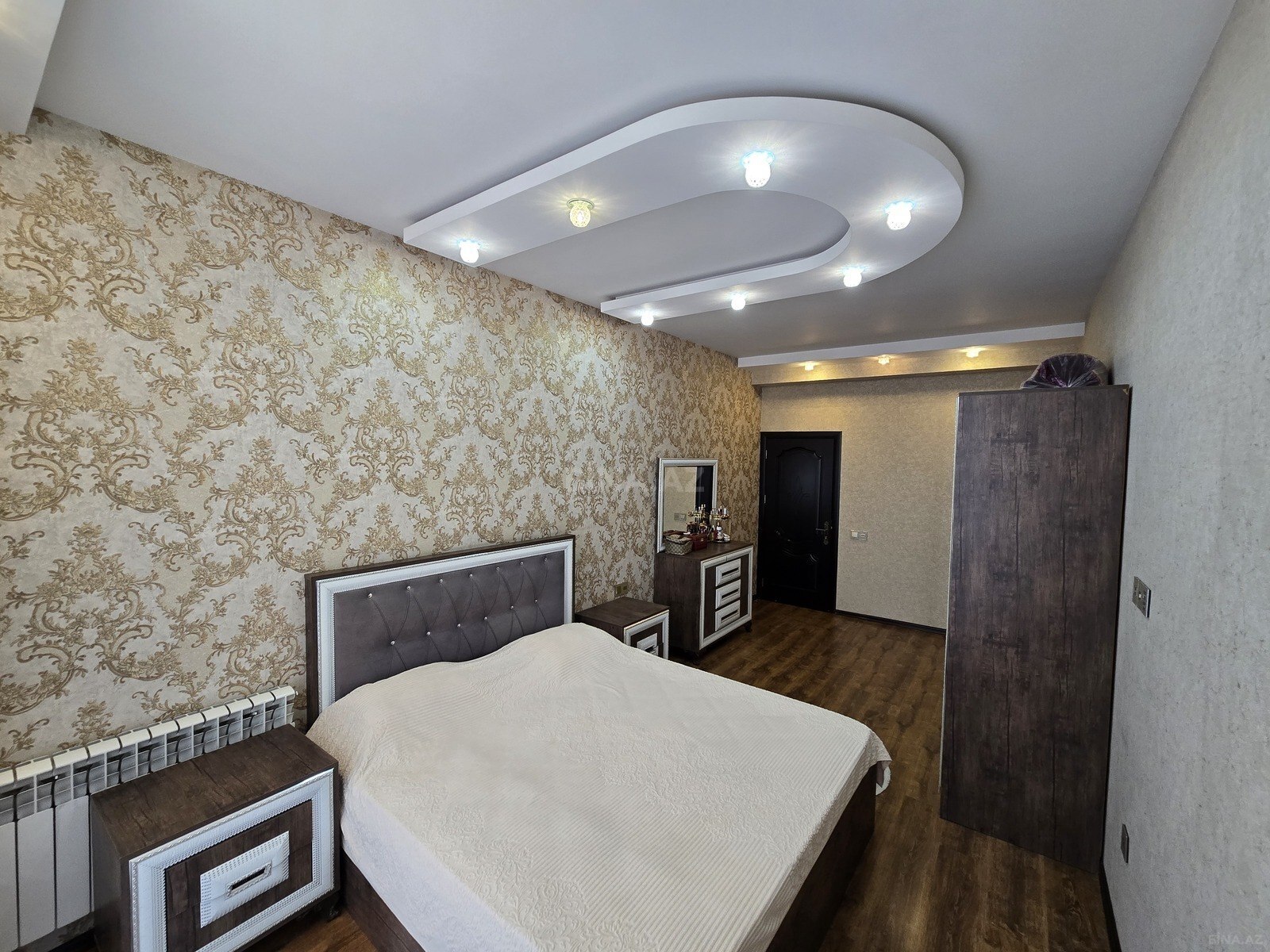 4 otaqlı Yeni tikili, Şah İsmayıl Xətai m., Bakı
