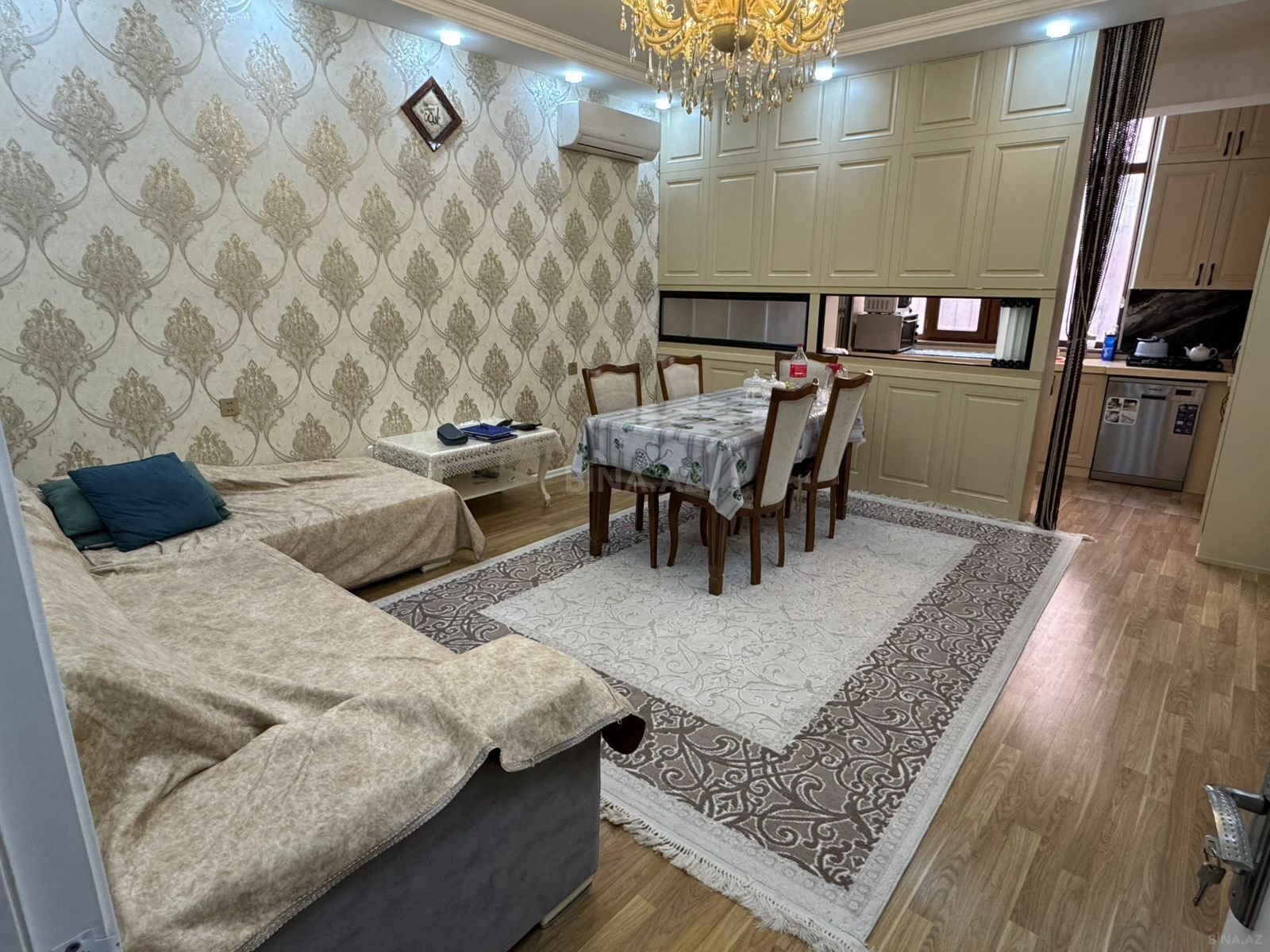 3 otaqlı Yeni tikili, Xırdalan