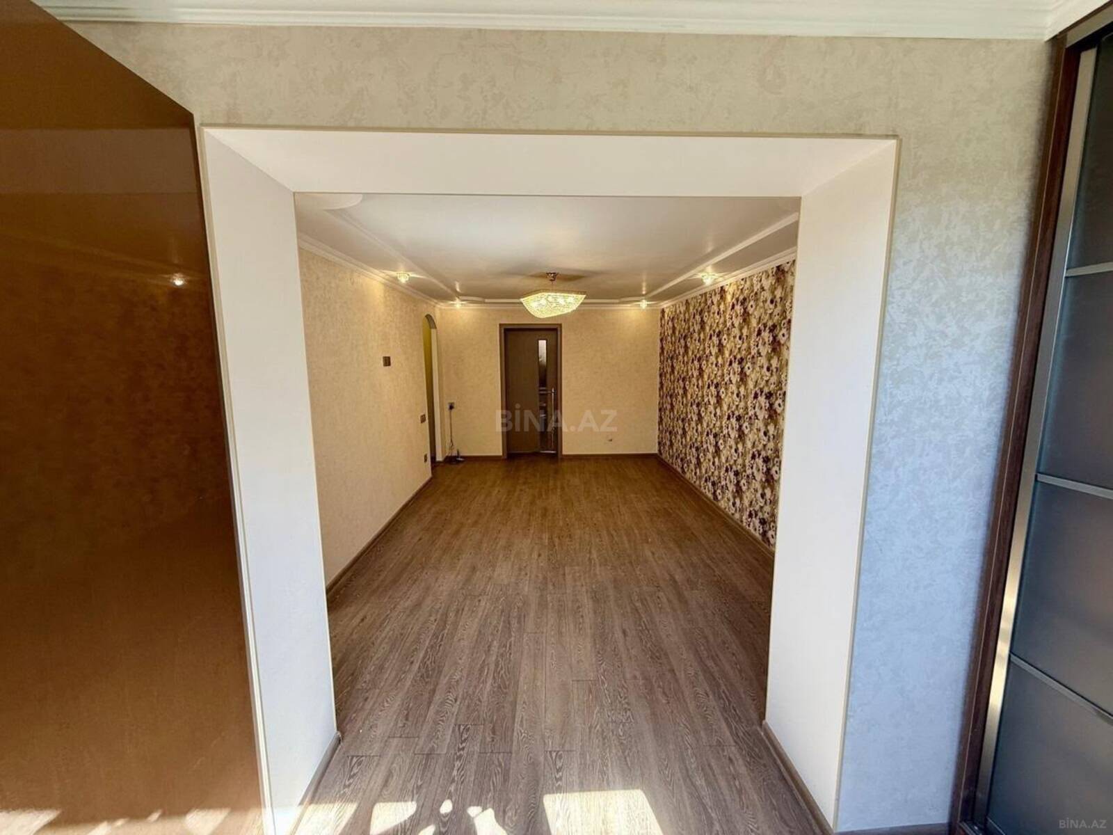 3 otaqlı Köhnə tikili, Neftçilər m., Bakı