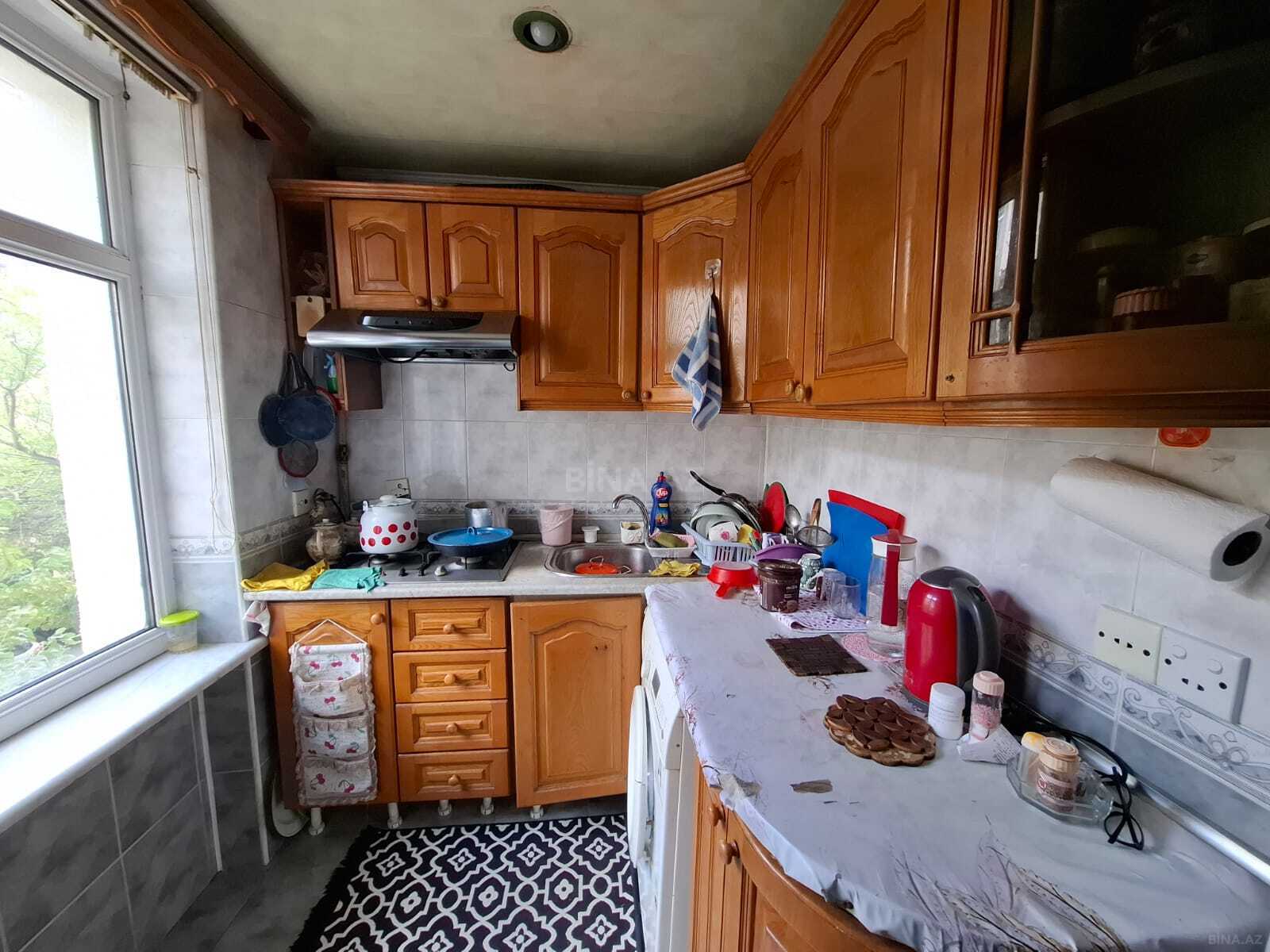 3 otaqlı Köhnə tikili, Qara Qarayev m., Bakı