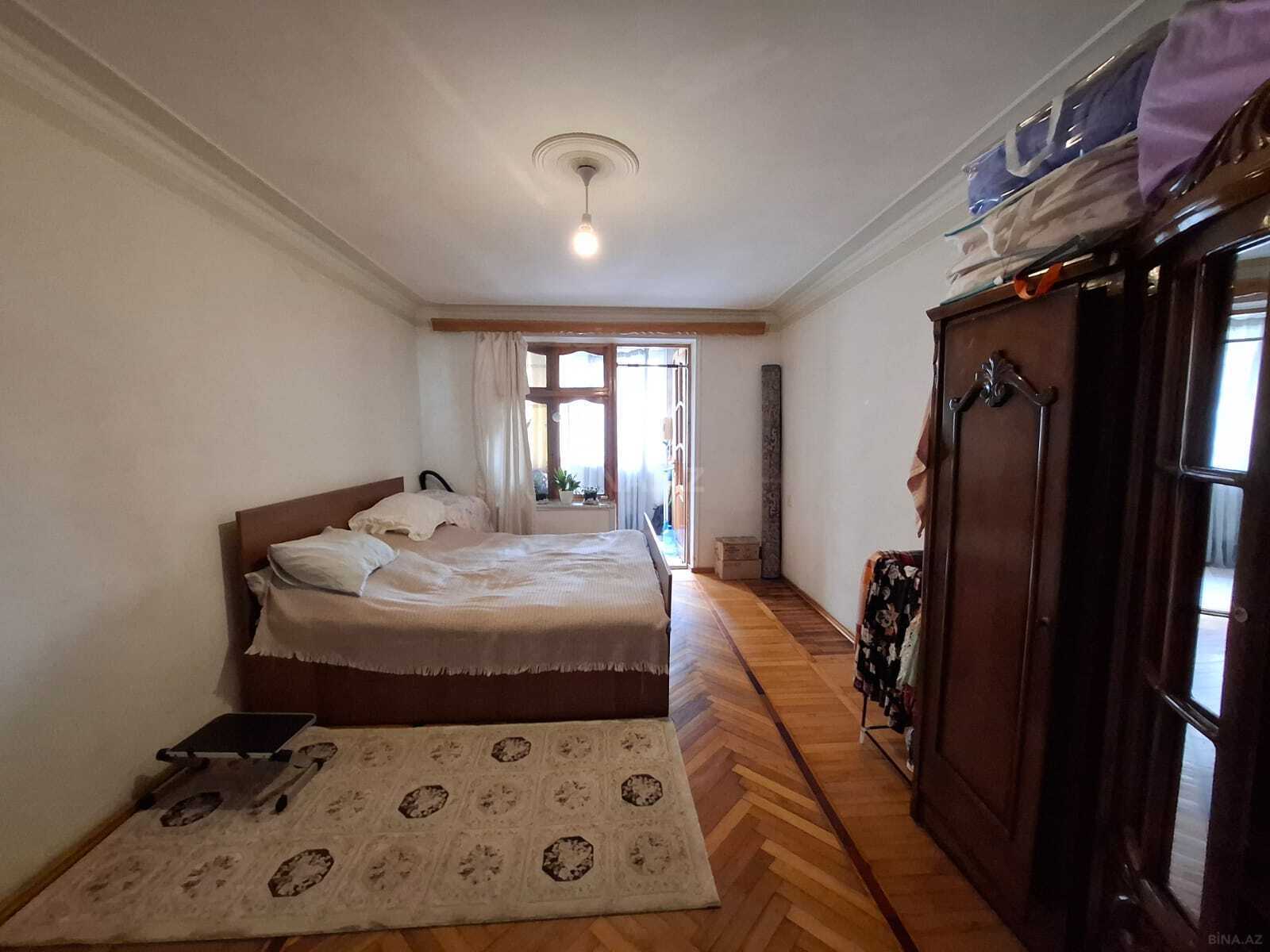 3 otaqlı Köhnə tikili, Qara Qarayev m., Bakı