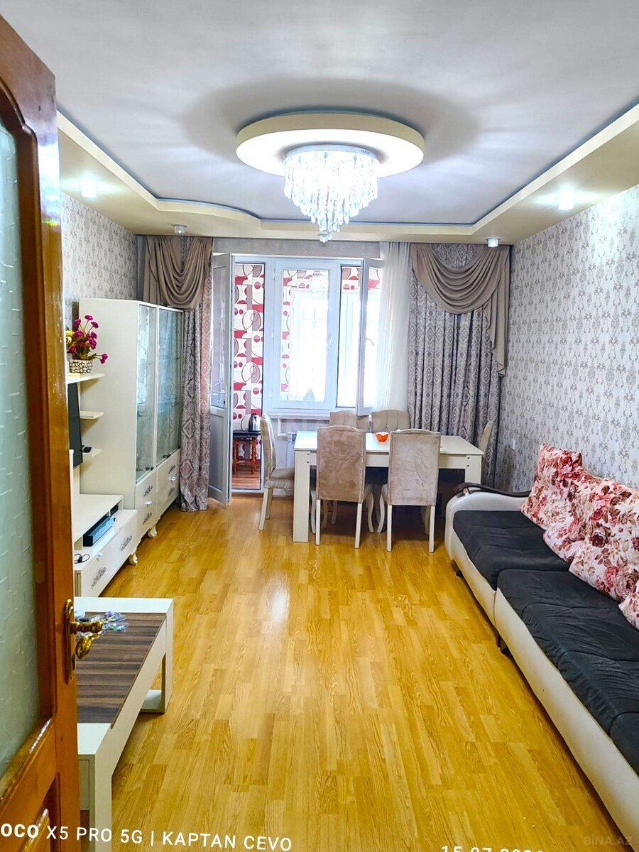 3 otaqlı Köhnə tikili, Bakıxanov q., Bakı