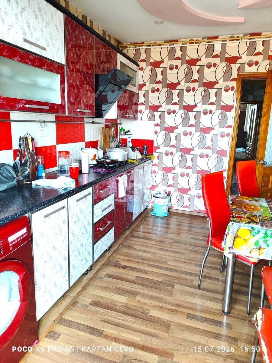 3 otaqlı Köhnə tikili, Bakıxanov q., Bakı