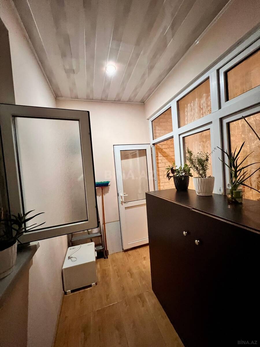 3 otaqlı Köhnə tikili, Xalqlar Dostluğu m., Bakı