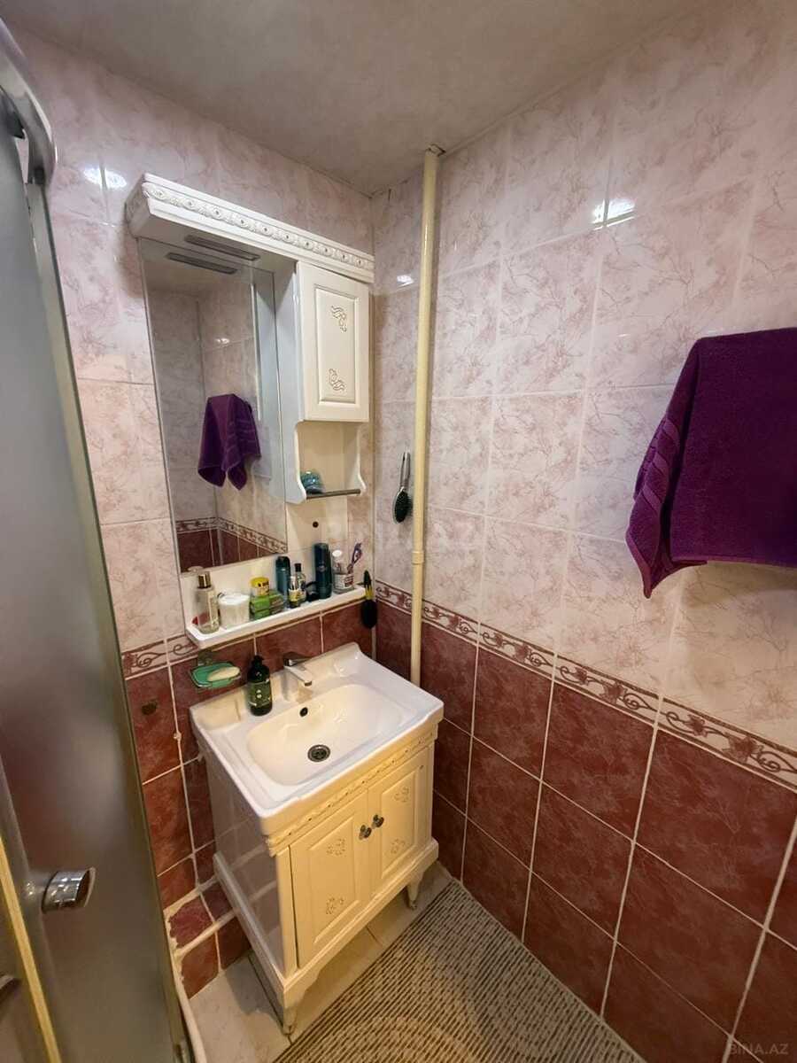3 otaqlı Köhnə tikili, Bakıxanov q., Bakı