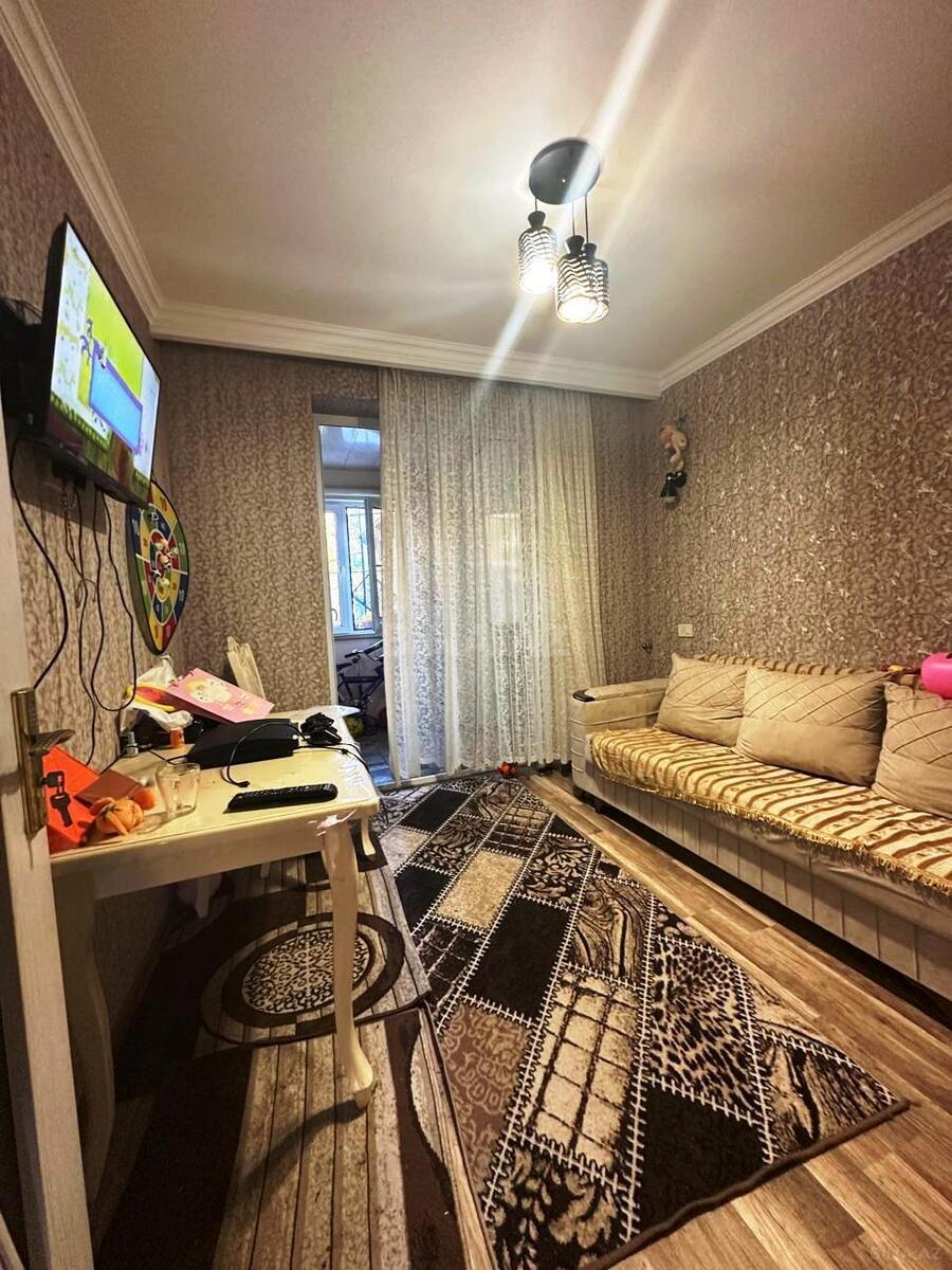 3 otaqlı Köhnə tikili, Neftçilər m., Bakı