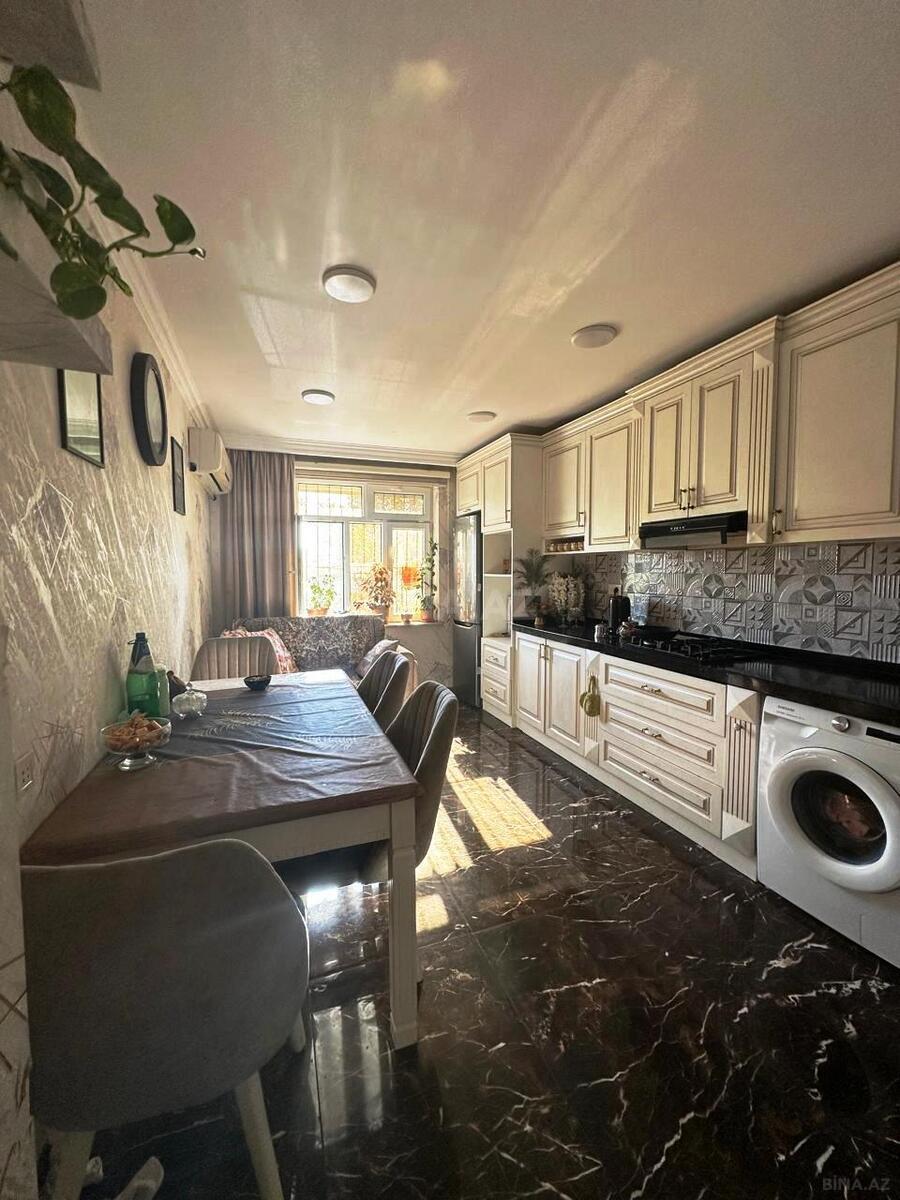 3 otaqlı Köhnə tikili, Neftçilər m., Bakı