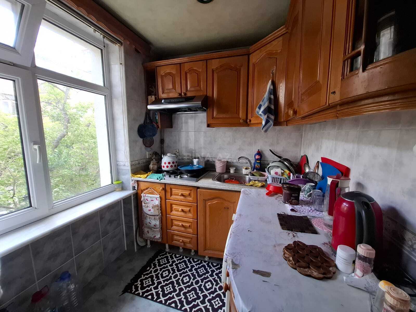3 otaqlı Köhnə tikili, Qara Qarayev m., Bakı