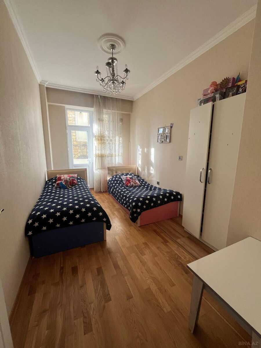 3 otaqlı Yeni tikili, Xırdalan