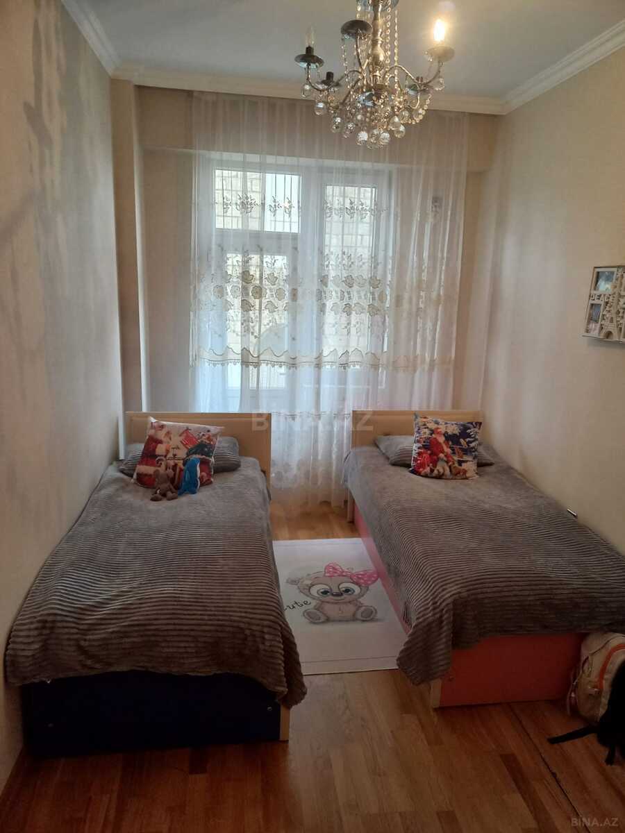 3 otaqlı Yeni tikili, Xırdalan