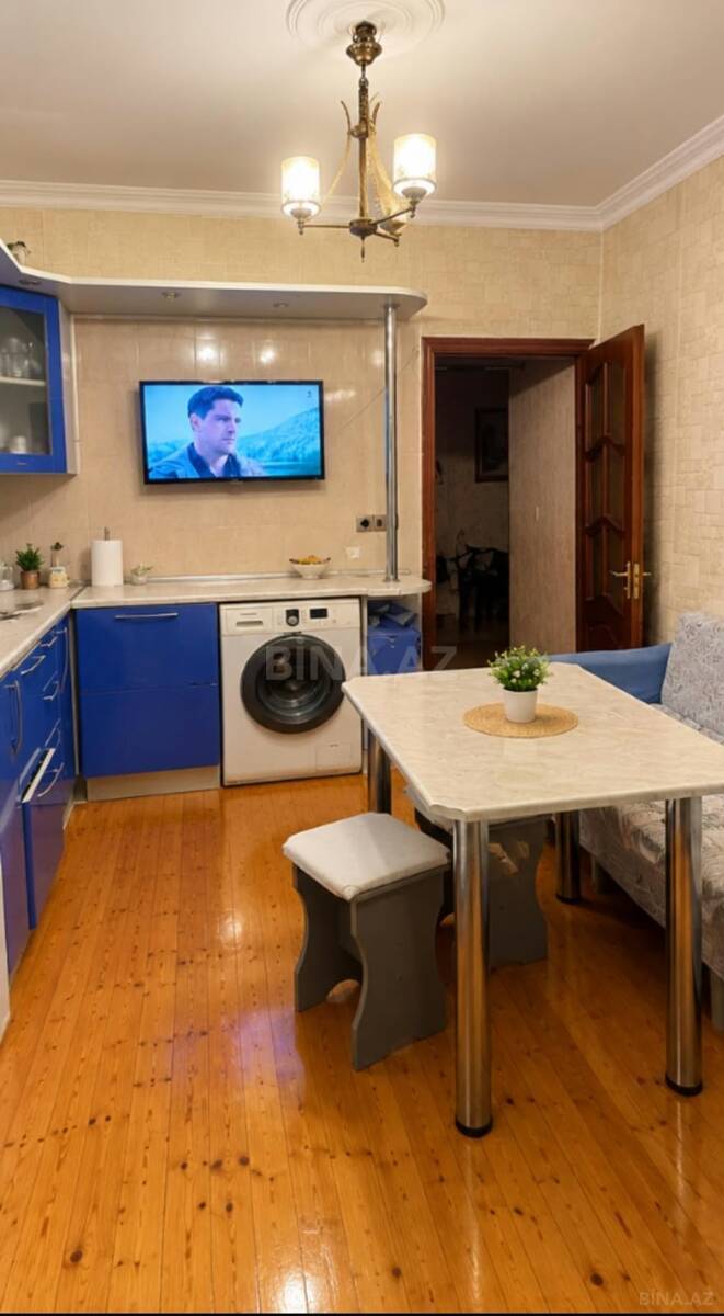 4 otaqlı Köhnə tikili, Bakıxanov q., Bakı