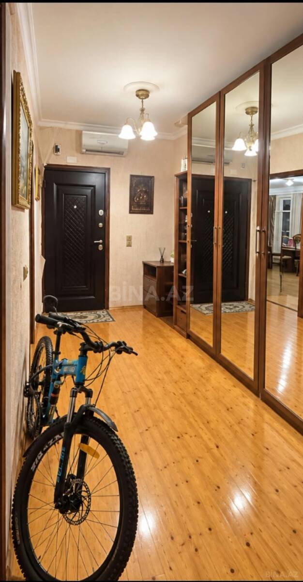 4 otaqlı Köhnə tikili, Bakıxanov q., Bakı