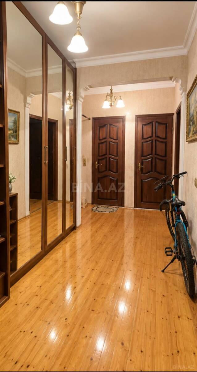 4 otaqlı Köhnə tikili, Bakıxanov q., Bakı