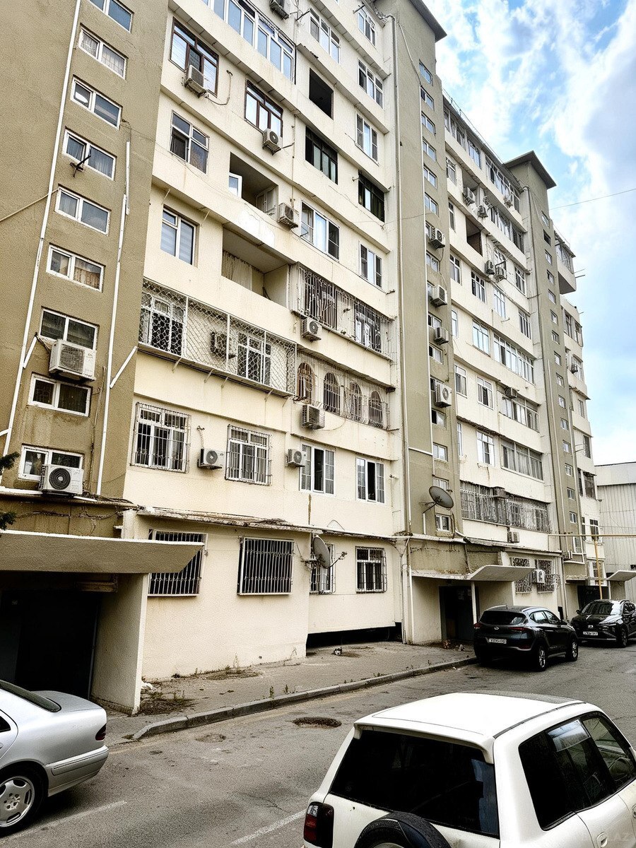 2 otaqlı Köhnə tikili, Qara Qarayev m., Bakı