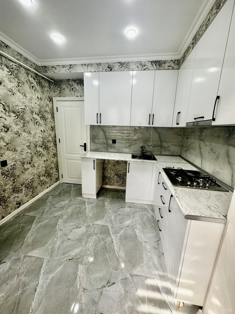 2 otaqlı Köhnə tikili, Qara Qarayev m., Bakı
