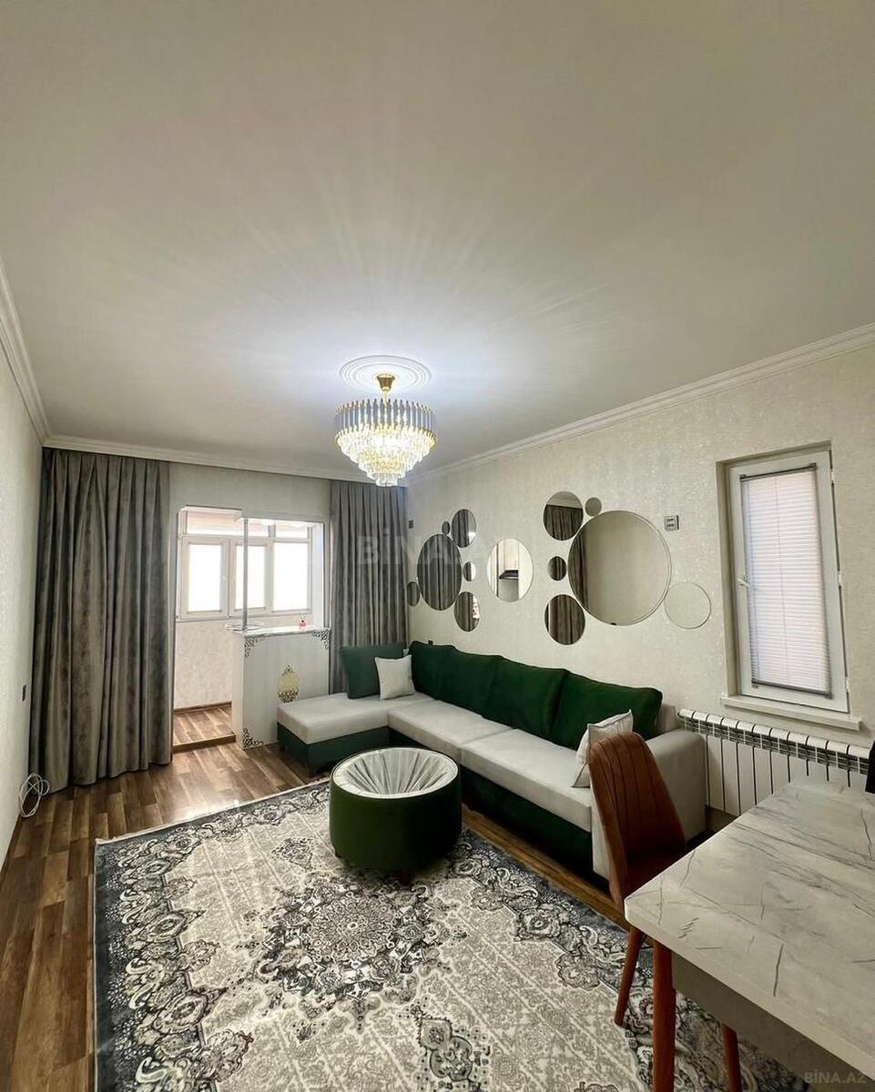 3 otaqlı Köhnə tikili, Memar Əcəmi m., Bakı