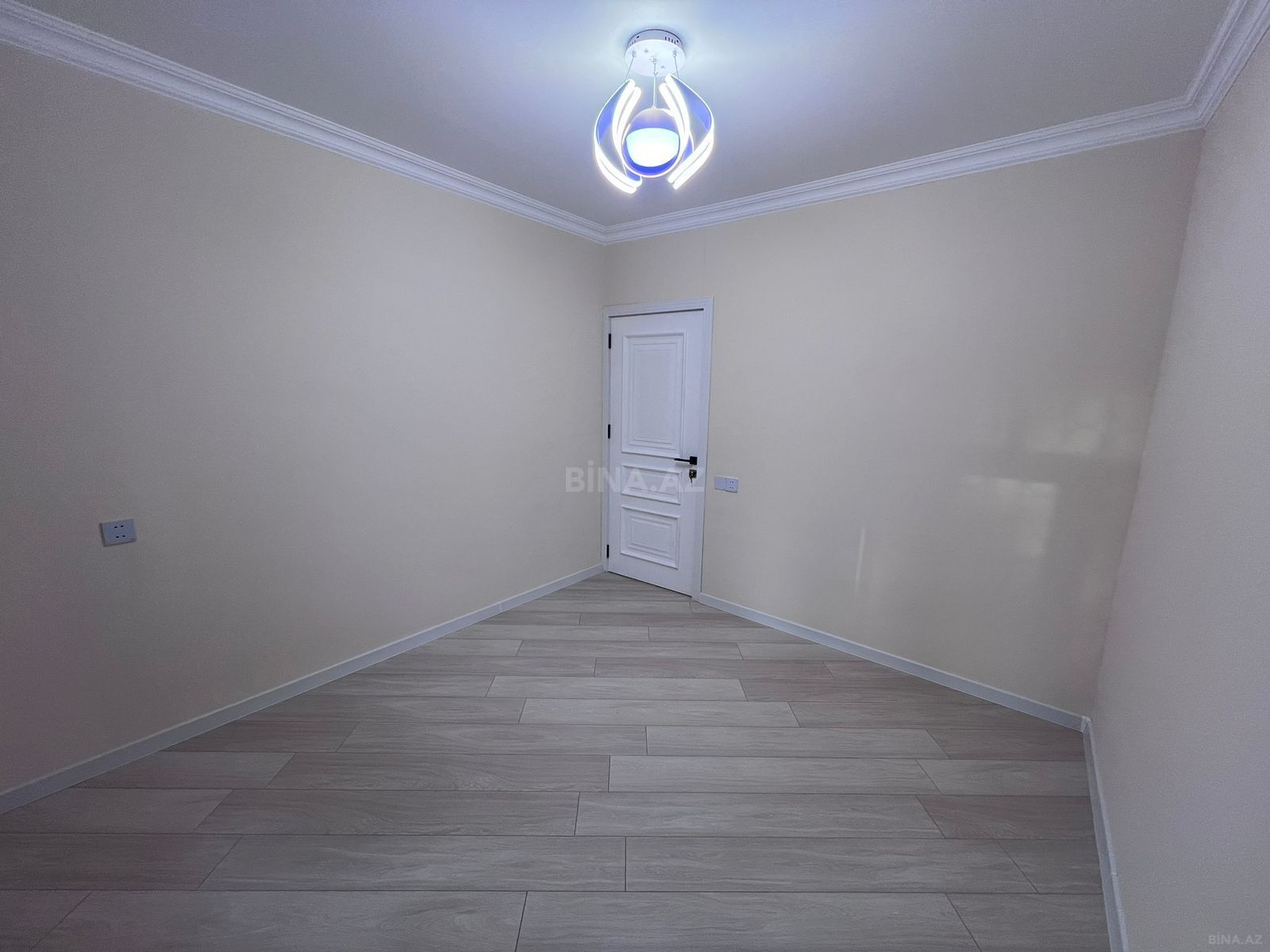 4 otaqlı Köhnə tikili, Xalqlar Dostluğu m., Bakı