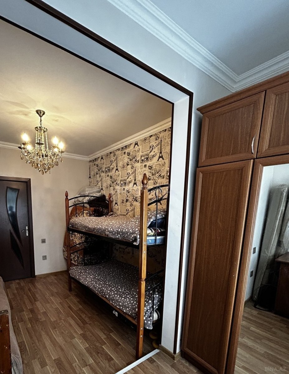 3 otaqlı Köhnə tikili, Bakıxanov q., Bakı