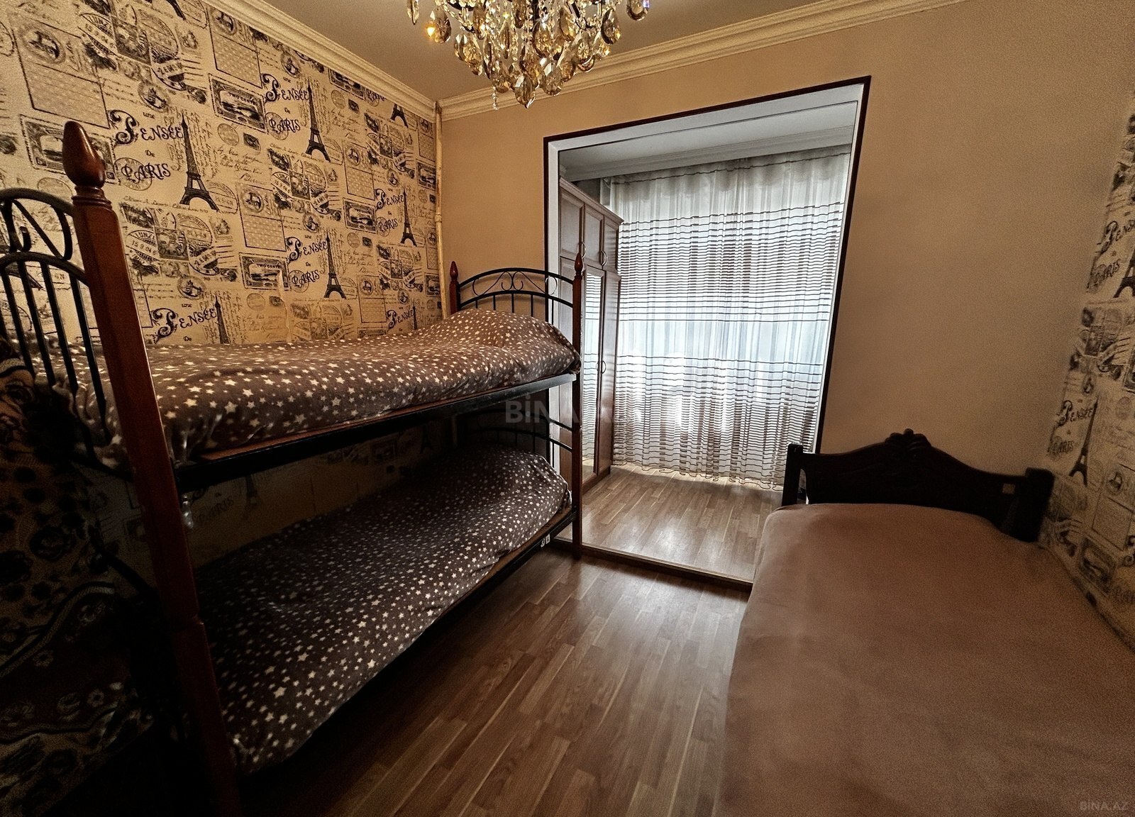 3 otaqlı Köhnə tikili, Bakıxanov q., Bakı