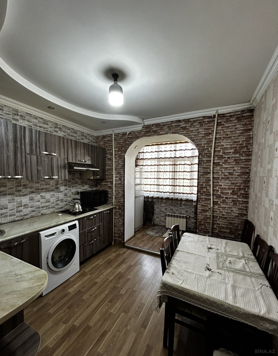 3 otaqlı Köhnə tikili, Bakıxanov q., Bakı