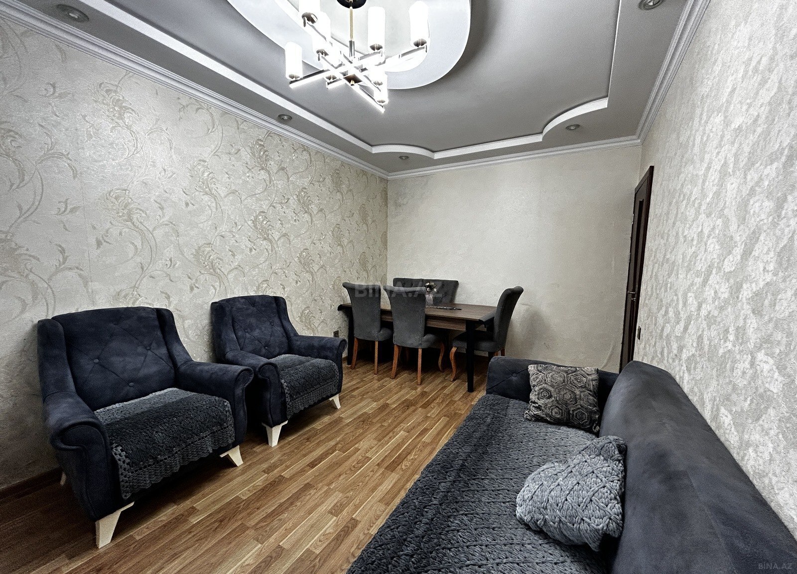 3 otaqlı Köhnə tikili, Bakıxanov q., Bakı