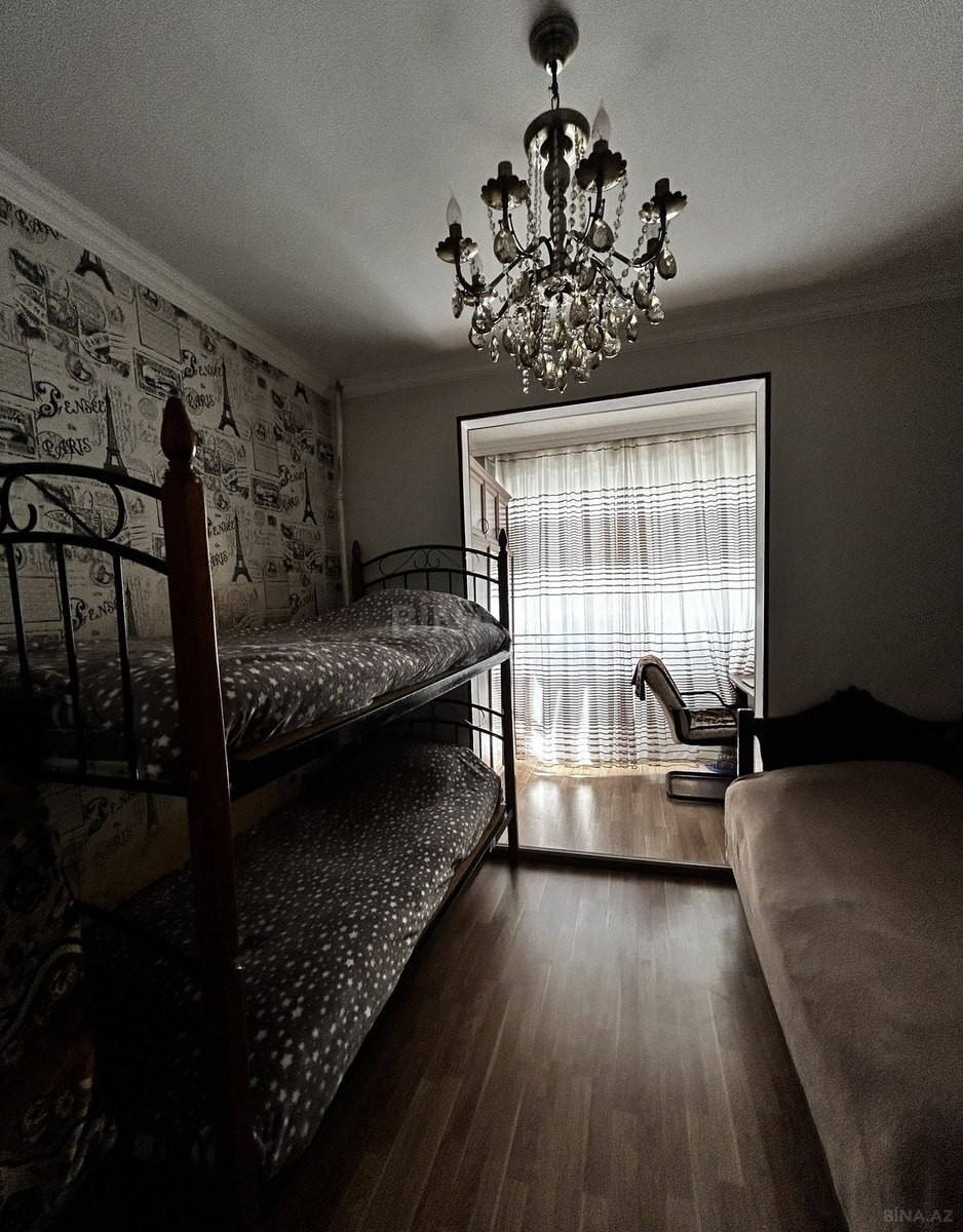 3 otaqlı Köhnə tikili, Bakıxanov q., Bakı