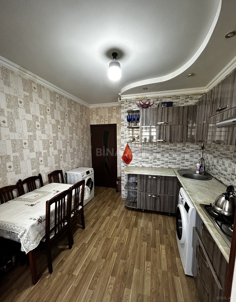 3 otaqlı Köhnə tikili, Bakıxanov q., Bakı