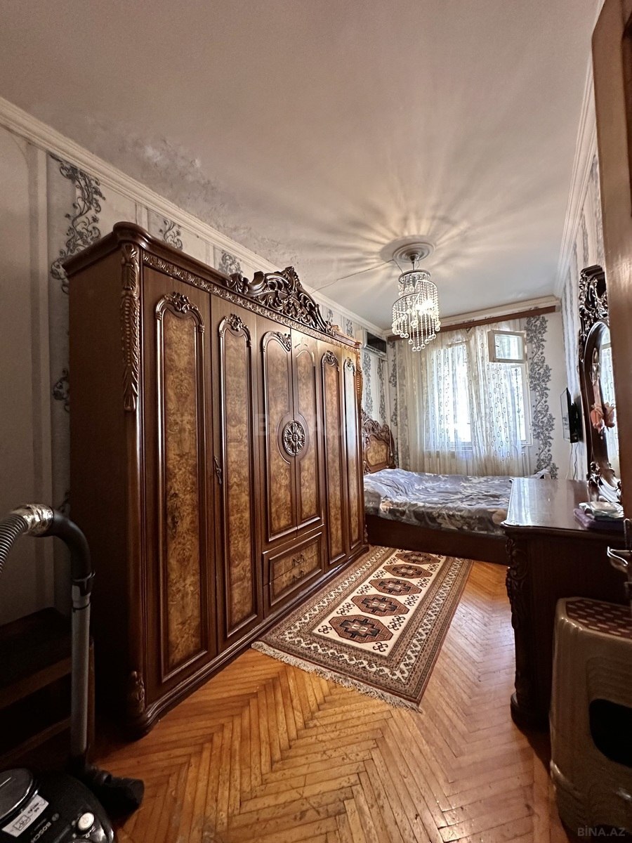 3 otaqlı Köhnə tikili, Memar Əcəmi m., Bakı