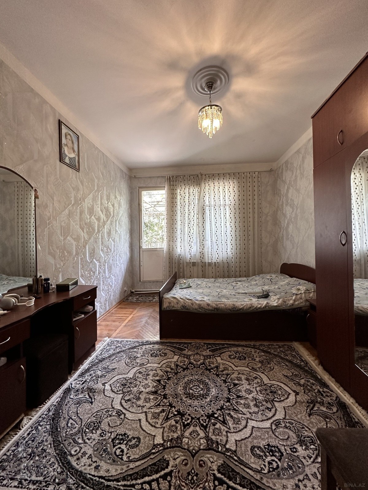 3 otaqlı Köhnə tikili, Memar Əcəmi m., Bakı