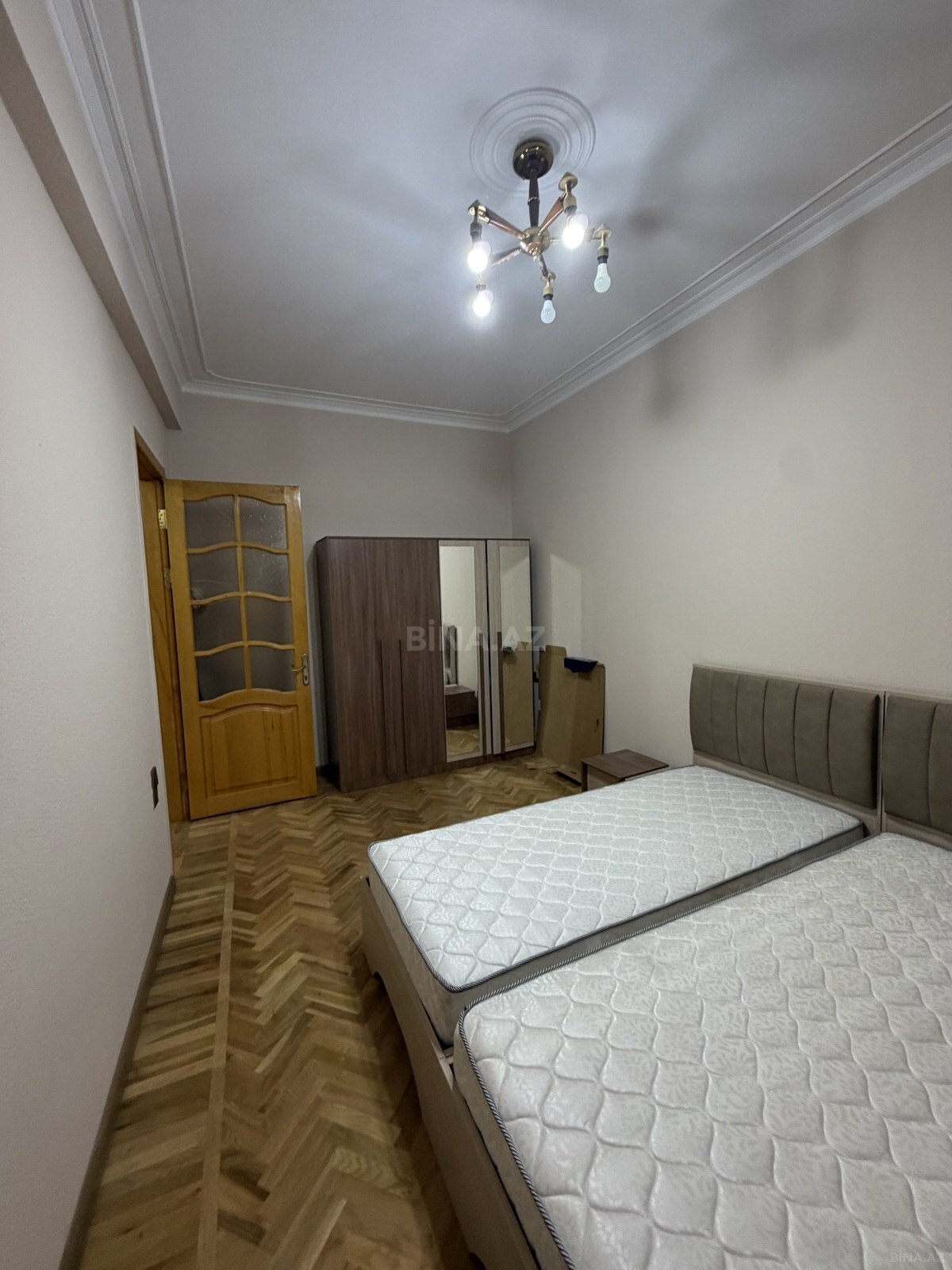 3 otaqlı Köhnə tikili, Nizami m., Bakı