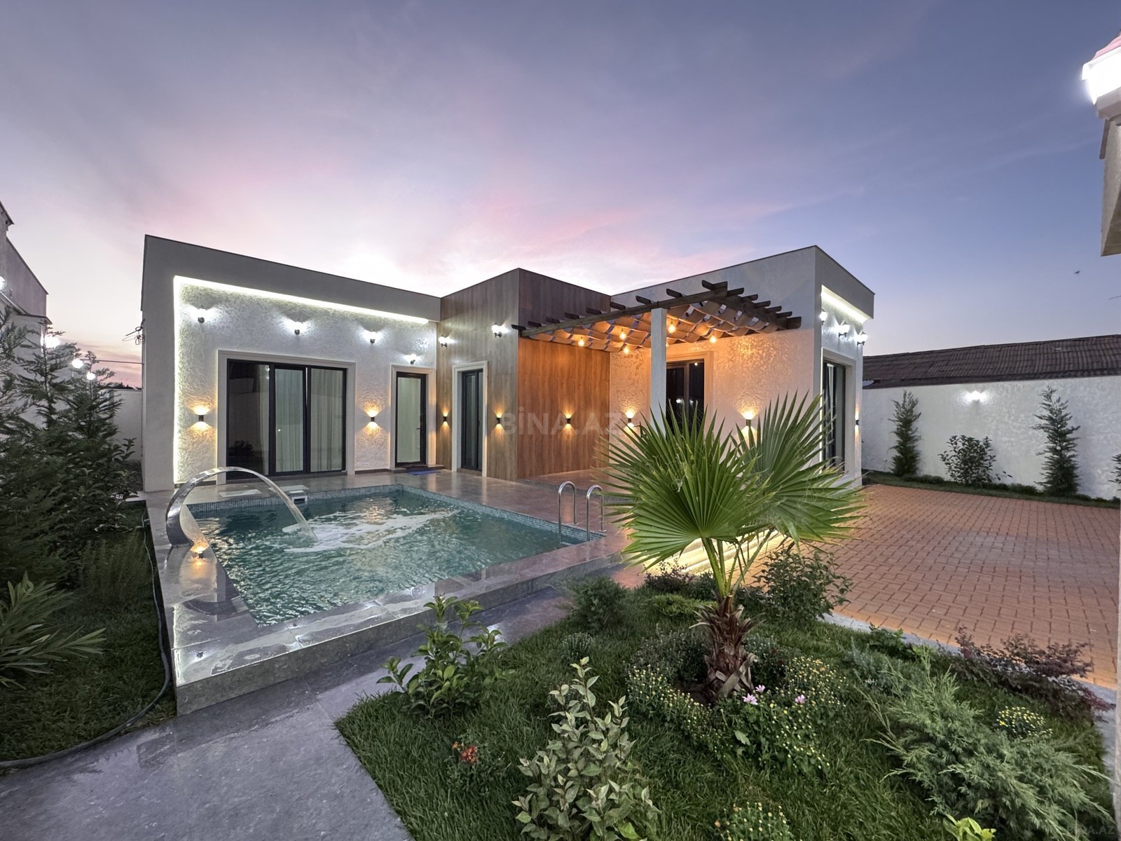 4 otaqlı, 160.0 m², Şüvəlan