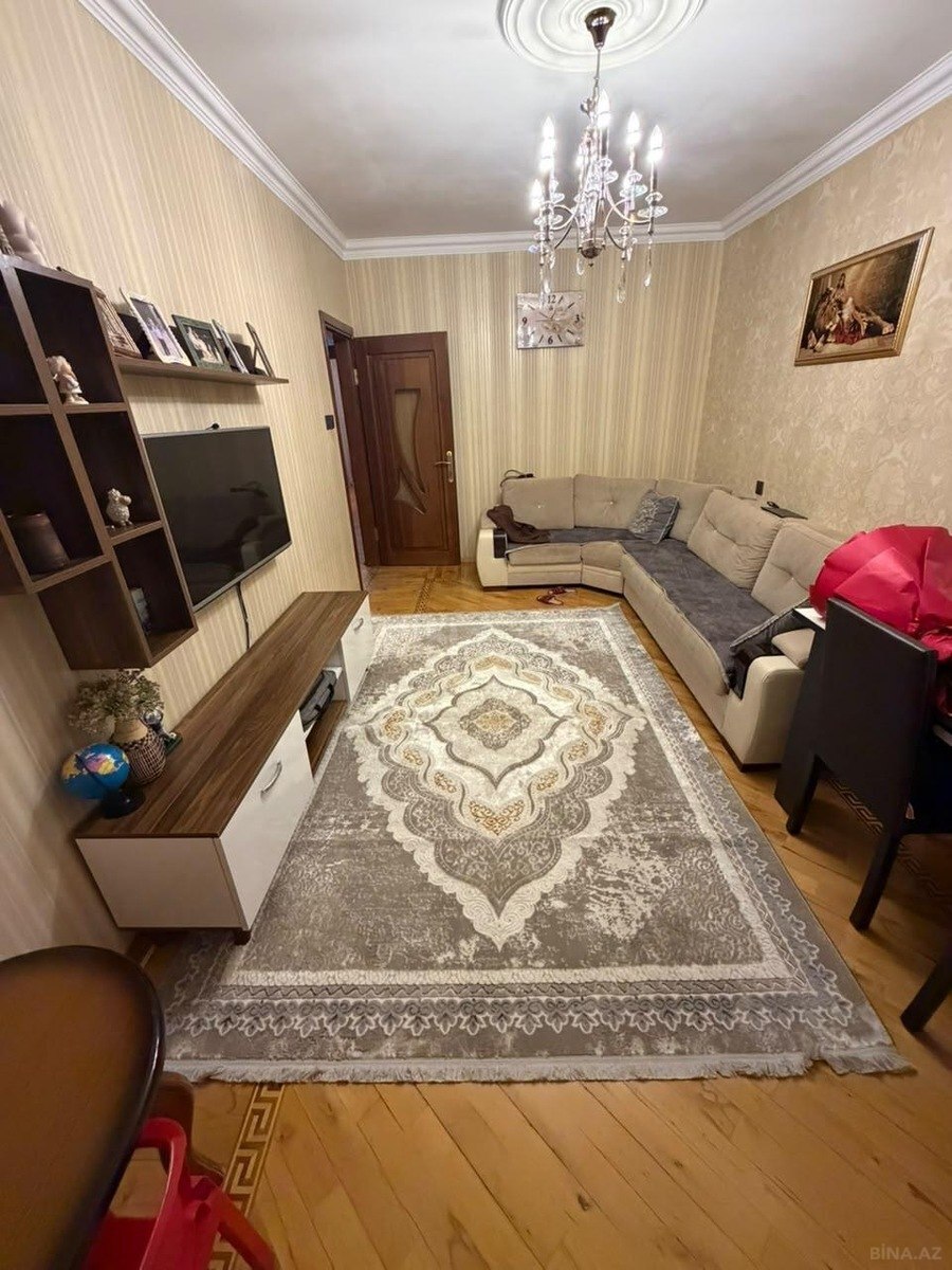 3 otaqlı Köhnə tikili, Həzi Aslanov m., Bakı