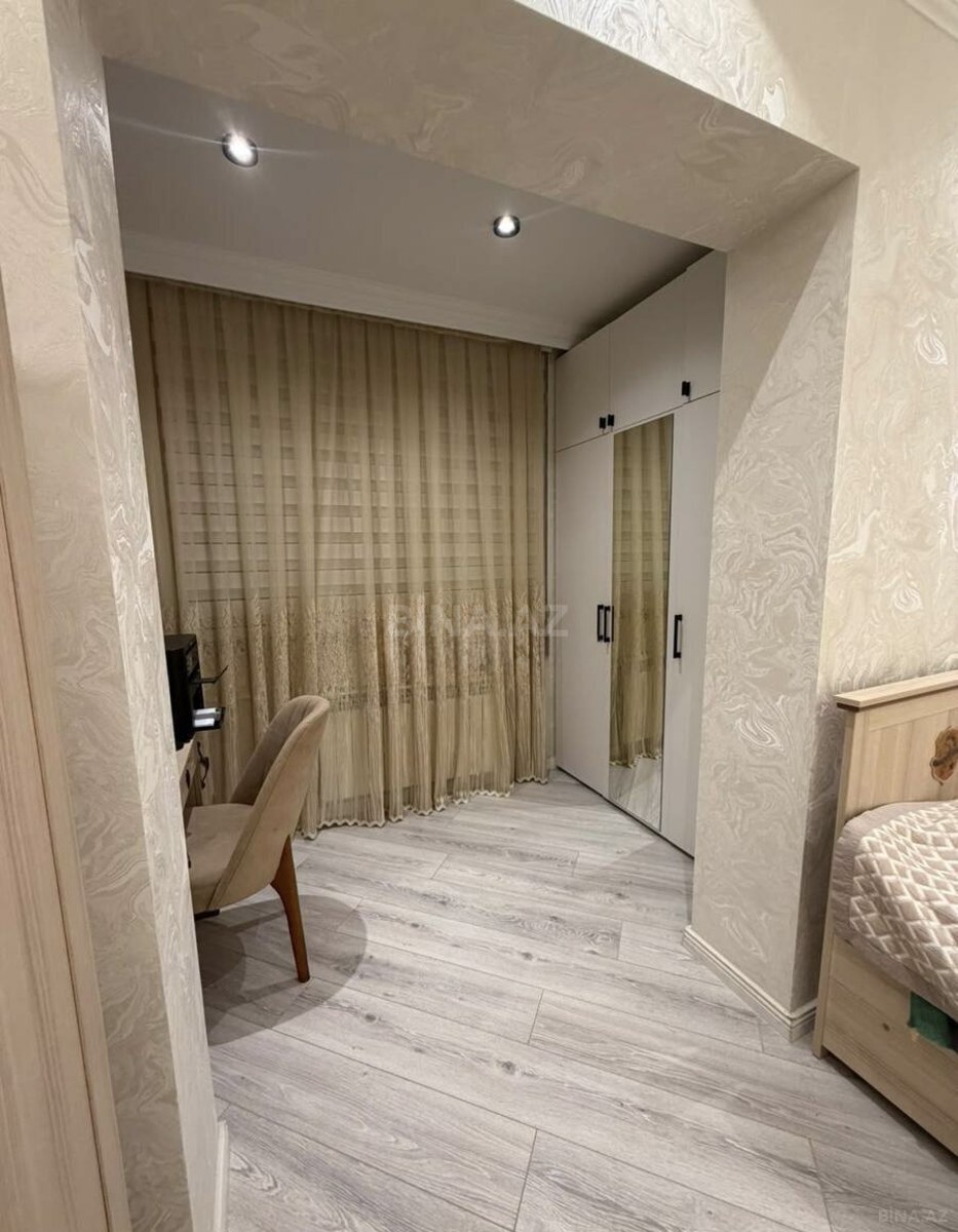 3 otaqlı Köhnə tikili, Xalqlar Dostluğu m., Bakı