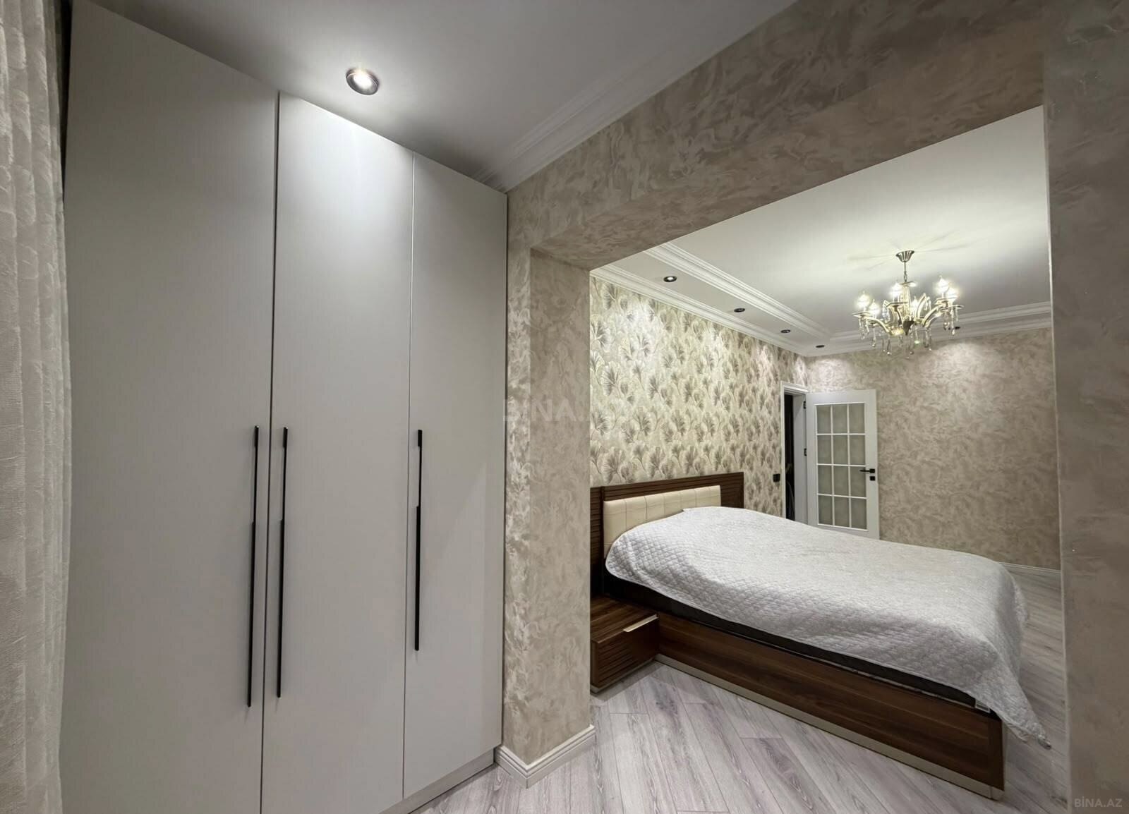 3 otaqlı Köhnə tikili, Xalqlar Dostluğu m., Bakı