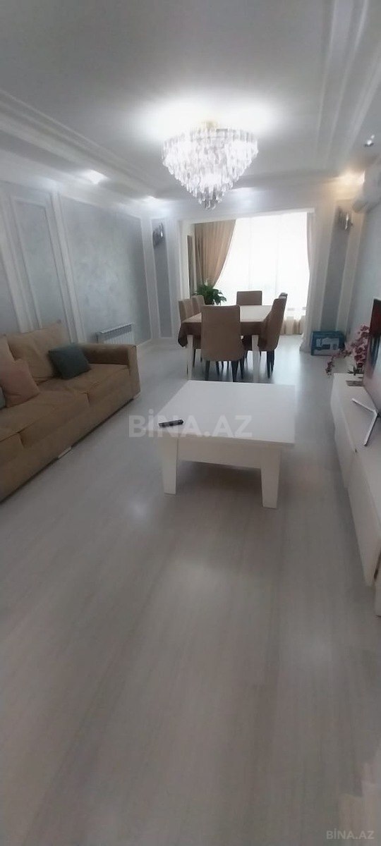 3 otaqlı Köhnə tikili, Xalqlar Dostluğu m., Bakı