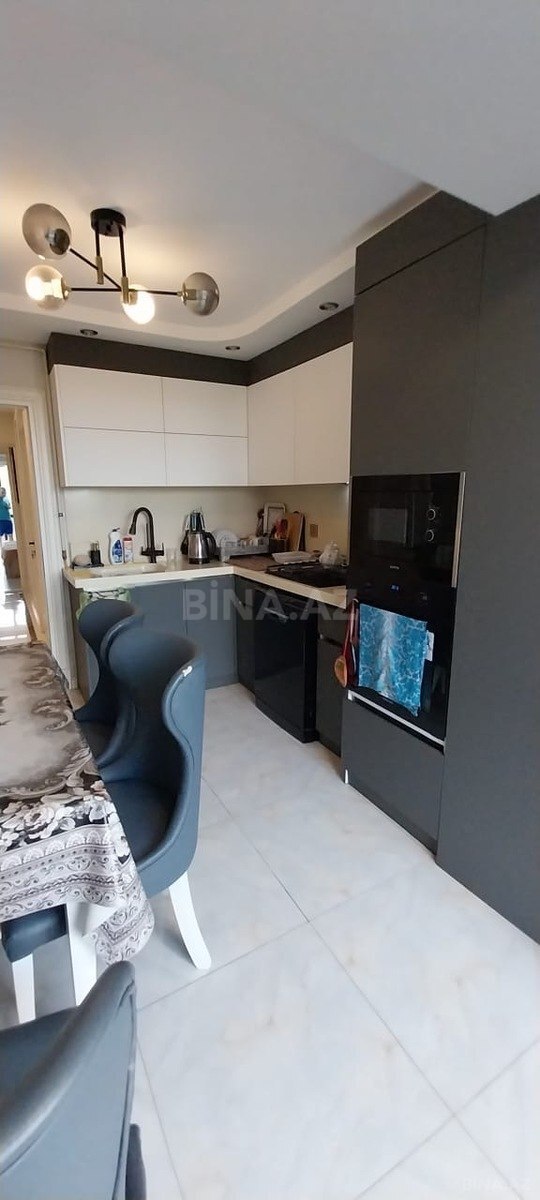 3 otaqlı Köhnə tikili, Xalqlar Dostluğu m., Bakı