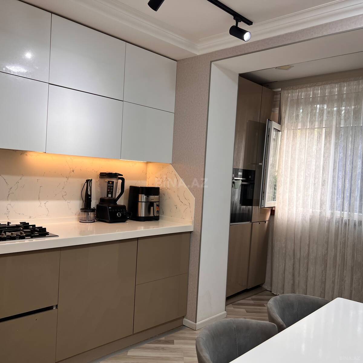 3 otaqlı Köhnə tikili, Xalqlar Dostluğu m., Bakı