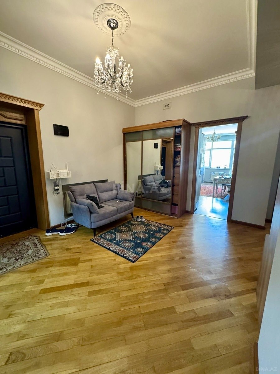 3 otaqlı, 168.0 m², Elmlər Akademiyası