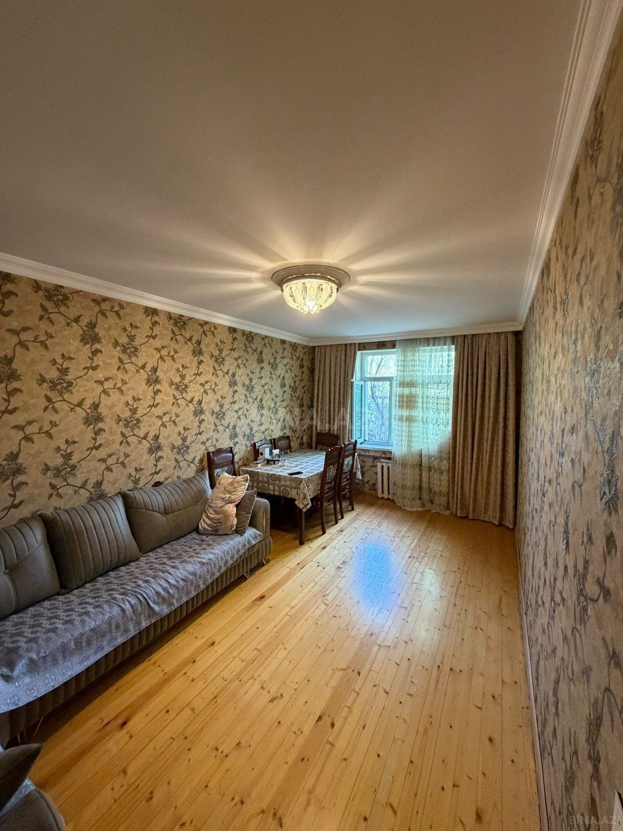 4 otaqlı Köhnə tikili, Yeni Günəşli q., Bakı