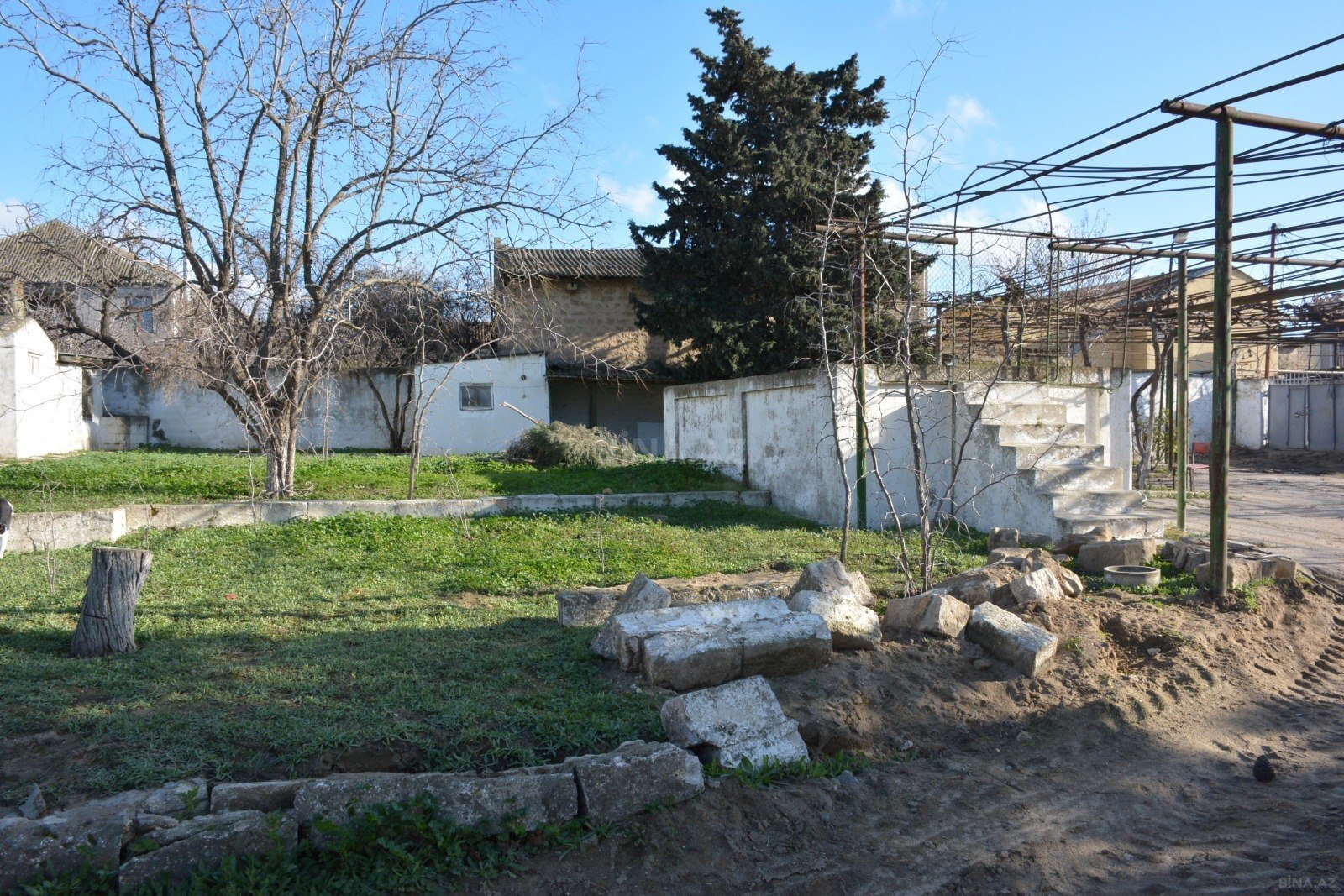 Torpaq Əmircan q., Bakı