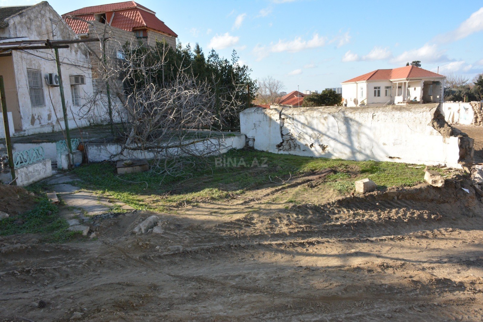 Torpaq Əmircan q., Bakı