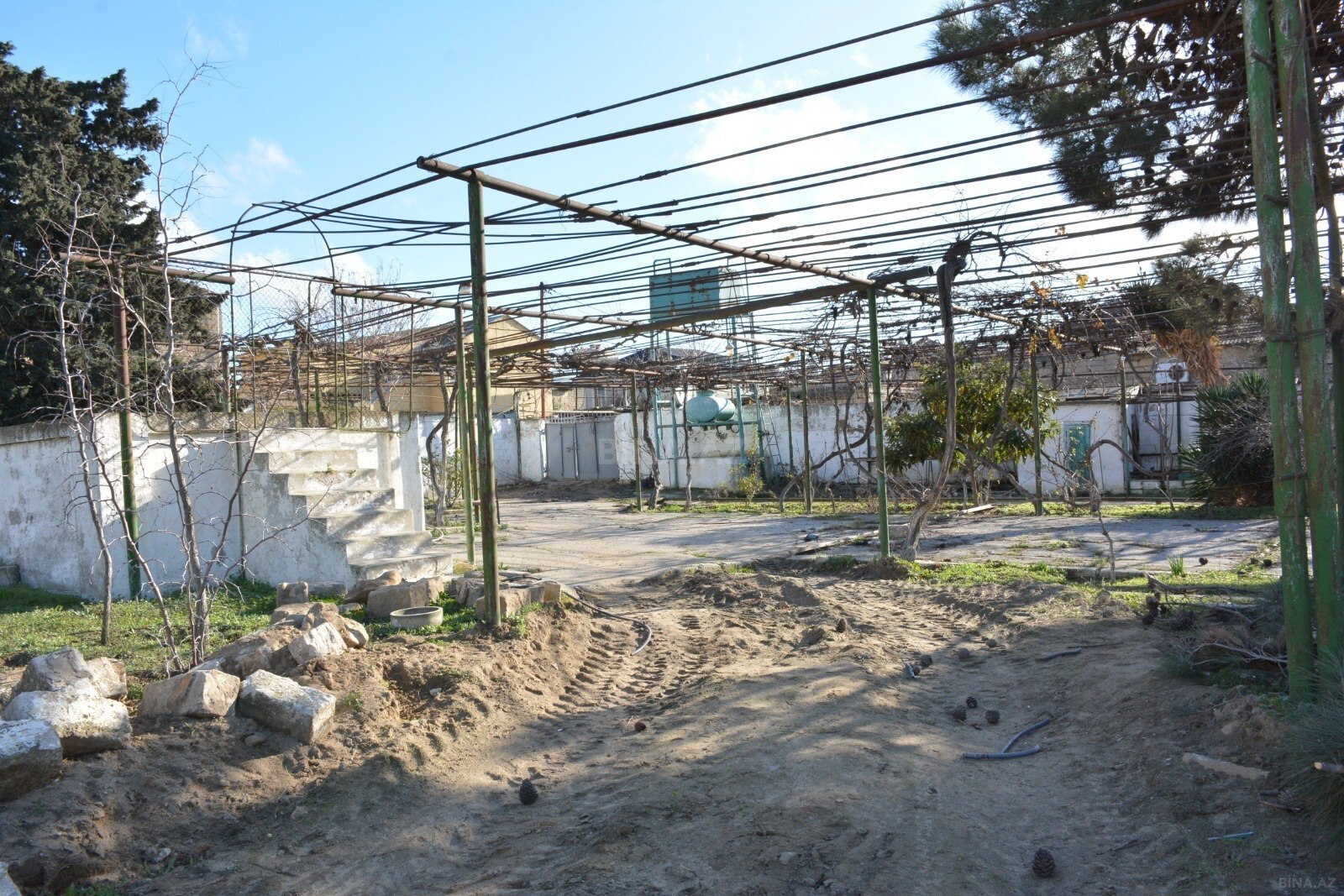 Torpaq Əmircan q., Bakı