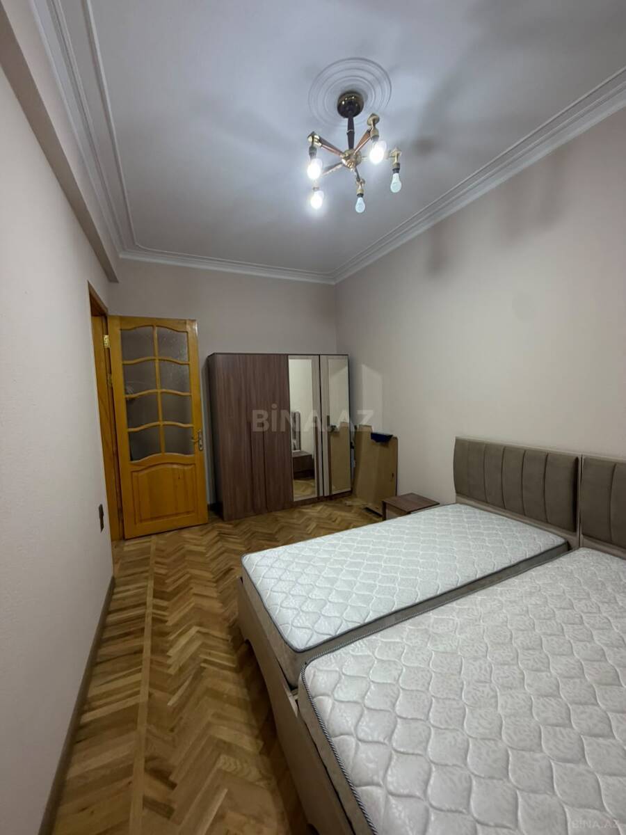 3 otaqlı Köhnə tikili, Nizami m., Bakı